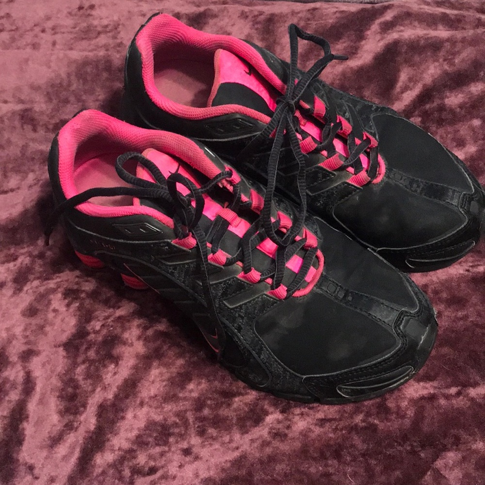 Pink and black Nike shox